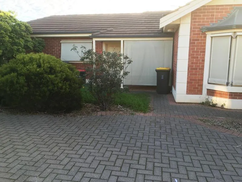 Free standing 3 bedroom courtyard home - great location