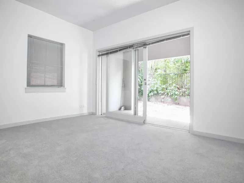 Pet Friendly Courtyard Apartment