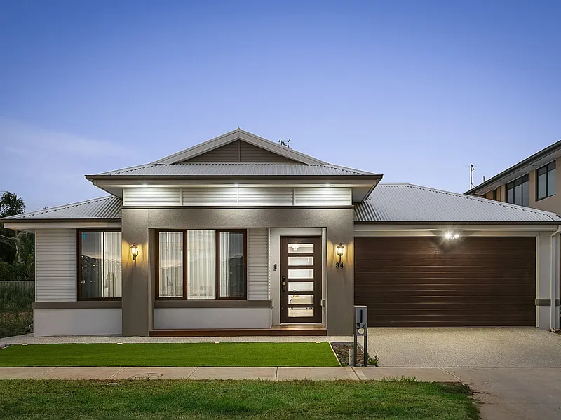 Beautiful Family Home with 3 Living Areas in a Pleasant and Peaceful location !!