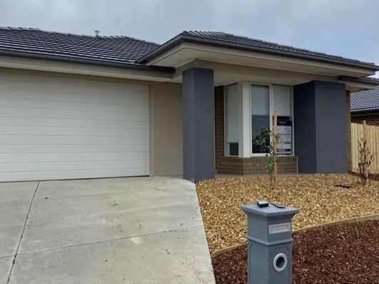 4 BEDROOM HOME IN PERFECT LOCATION!