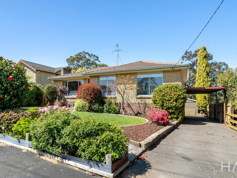 Highly desirable home in the prime suburb of Youngtown