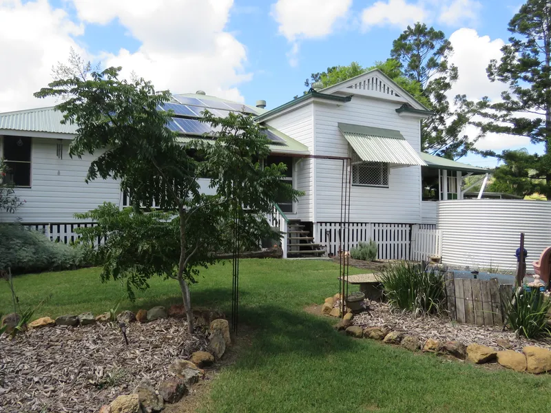 HARD TO FIND  -  LOW COST LIVING IN RURAL AREA - MINUTES FROM TOWN