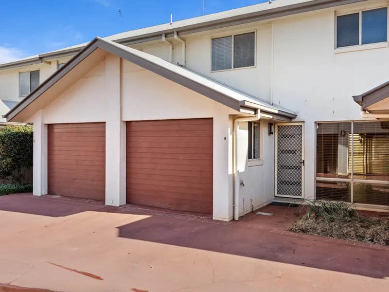 Modern Three Bedroom Townhouse Located near CBD!