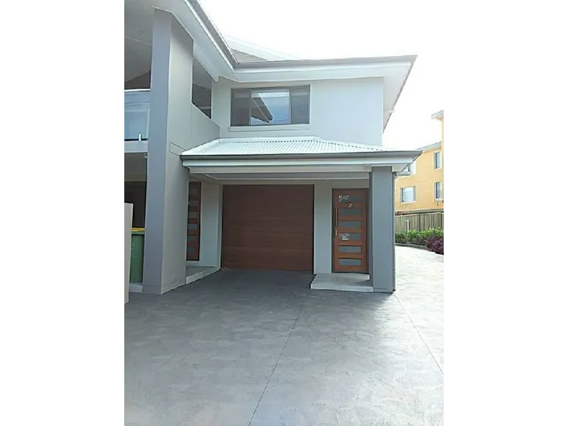 SPACIOUS UPSTAIRS FLAT
