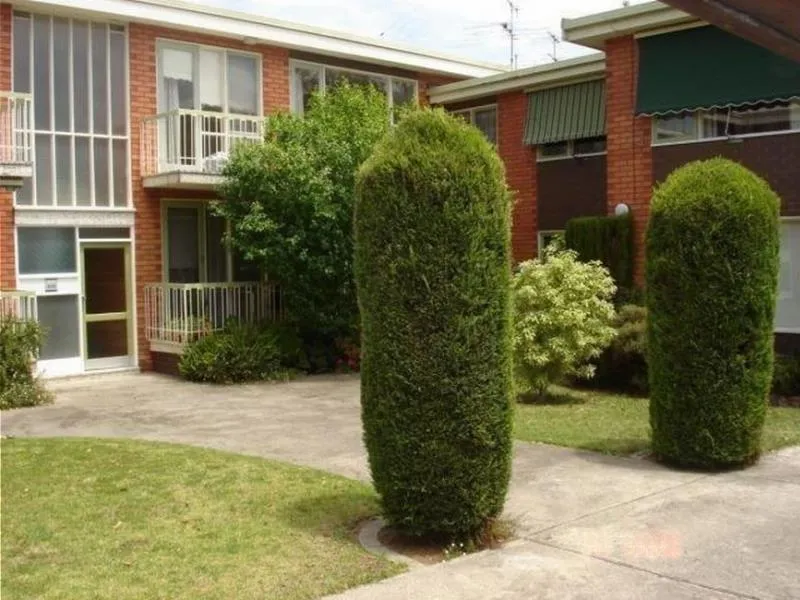 LARGE, SUNNY, PARTLY FURNISHED 2 BEDROOM APARTMENT