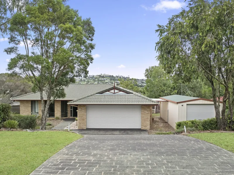 Acreage lifestyle just 10 minutes from town