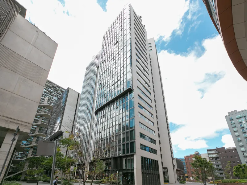 Central Park high floor 1 bed suite with park view for sale. 