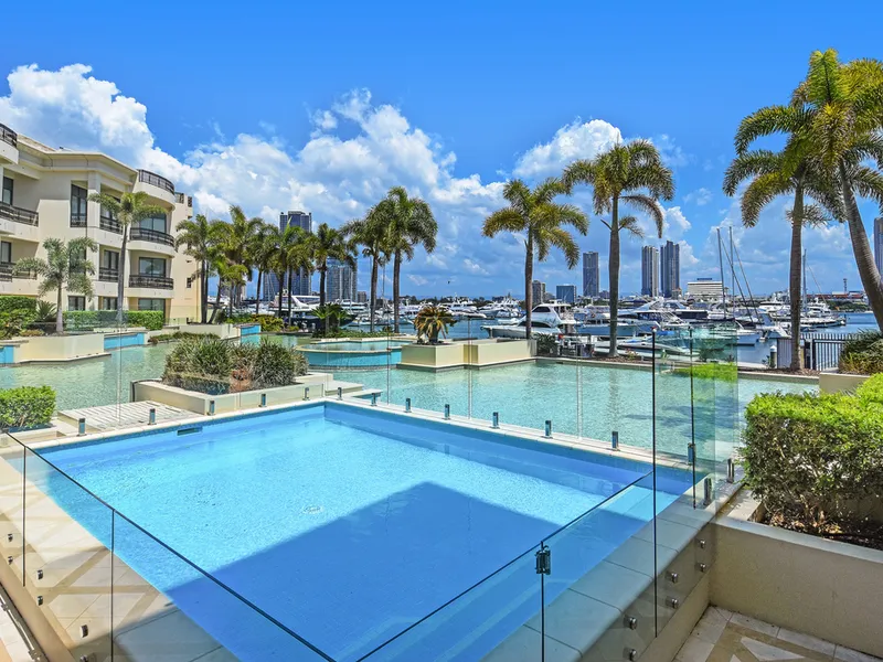 Two bedroom, ground floor Condo with heated pool and 21m marina