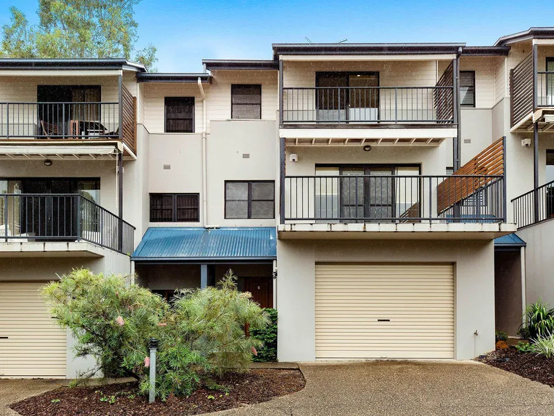 Three bedroom townhouse within Taringa