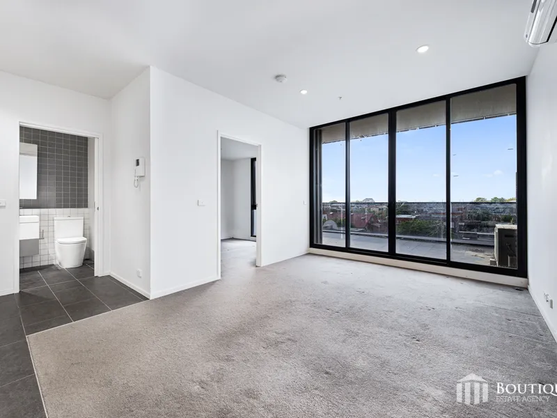 Modern, Spacious & Central