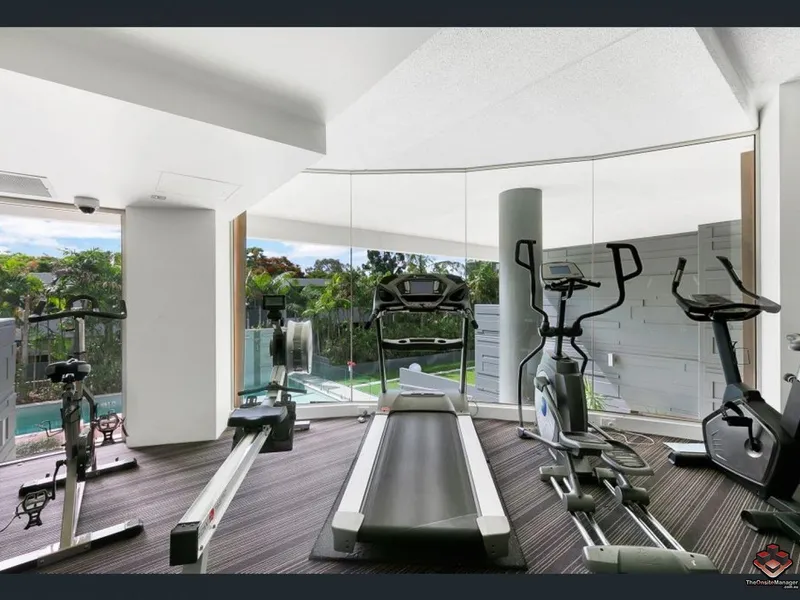 HUGE 1 BEDROOM APARTMENT AT WEST END