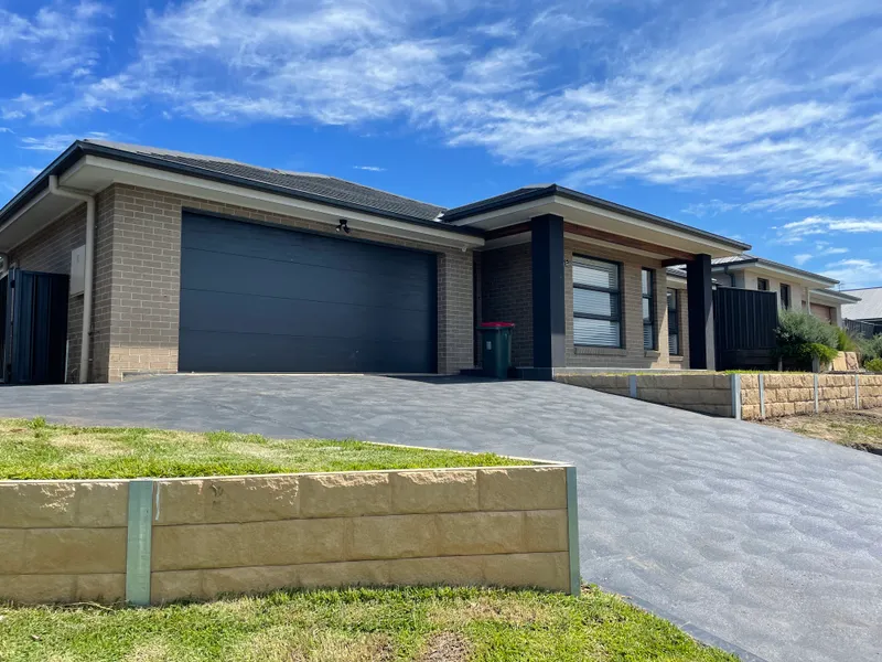 Near new in seaside suburb