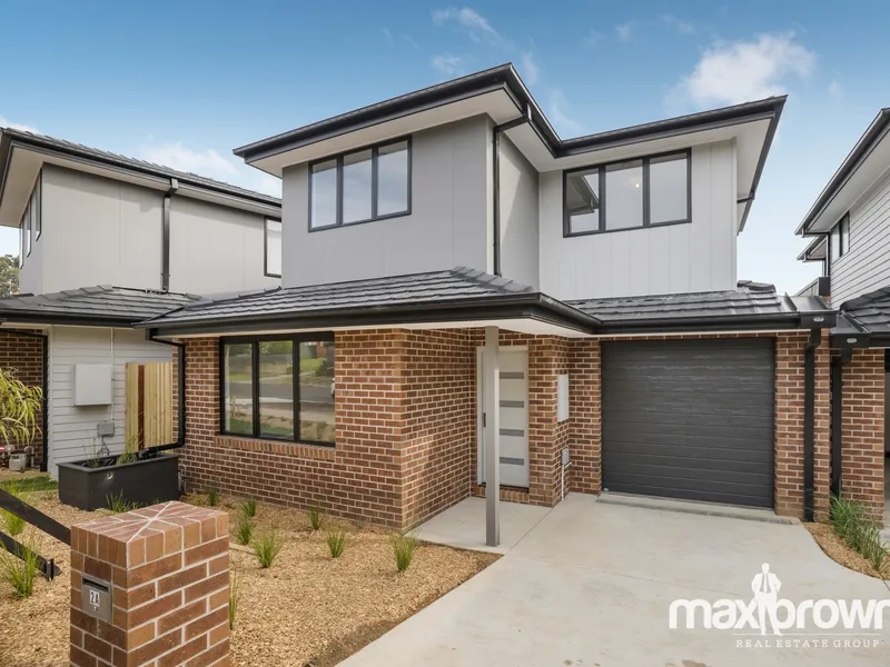 STREET FRONTAGE - BRAND NEW