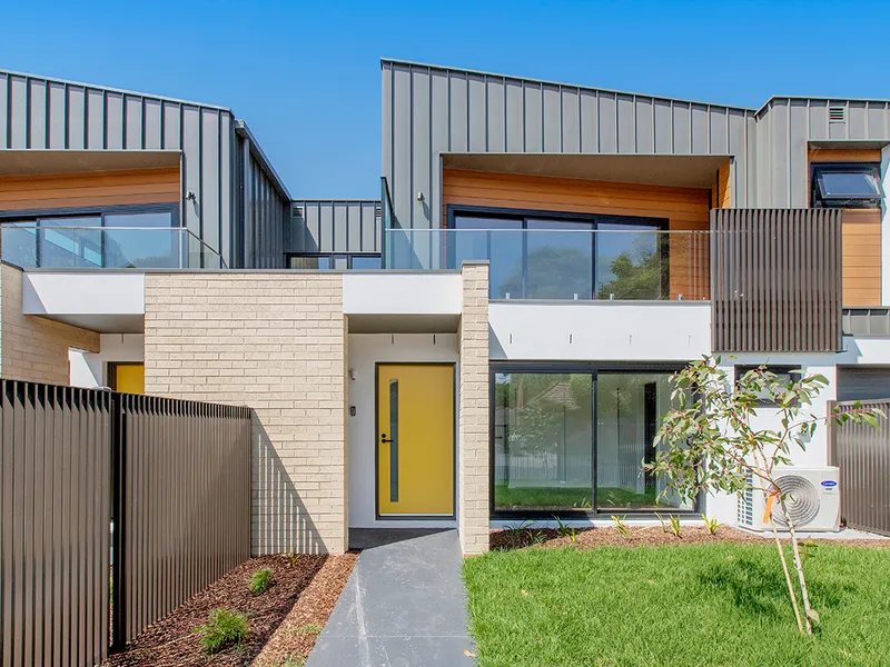 BEAUTIFUL THREE BEDROOM TOWNHOUSE WITH SOUTHLAND AT YOUR DOORSTEP! | HODGES CAULFIELD