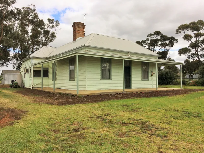 FOUR BEDROOM FARM HOUSE (NO LAND)