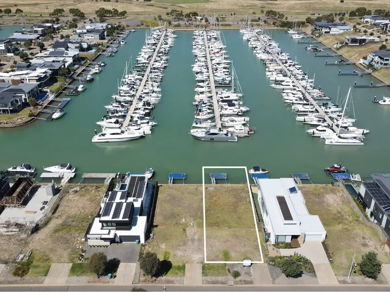 Waterside Waterfront Iconic Martha Cove