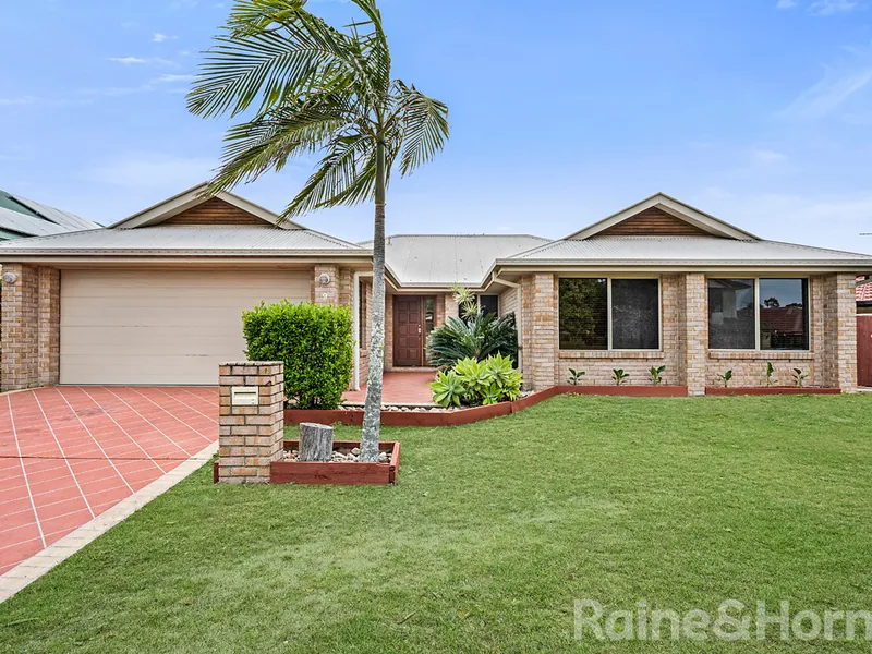 Large Family Home with Pool in time for Summer