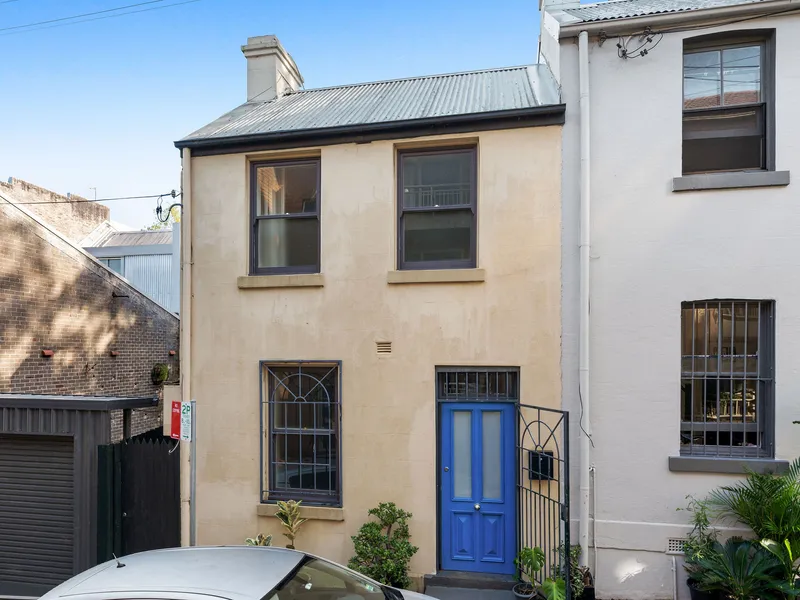 Laneway terrace / top city-fringe convenience