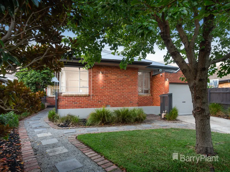 Perfectly presented, as good-as-new in Parkdale.