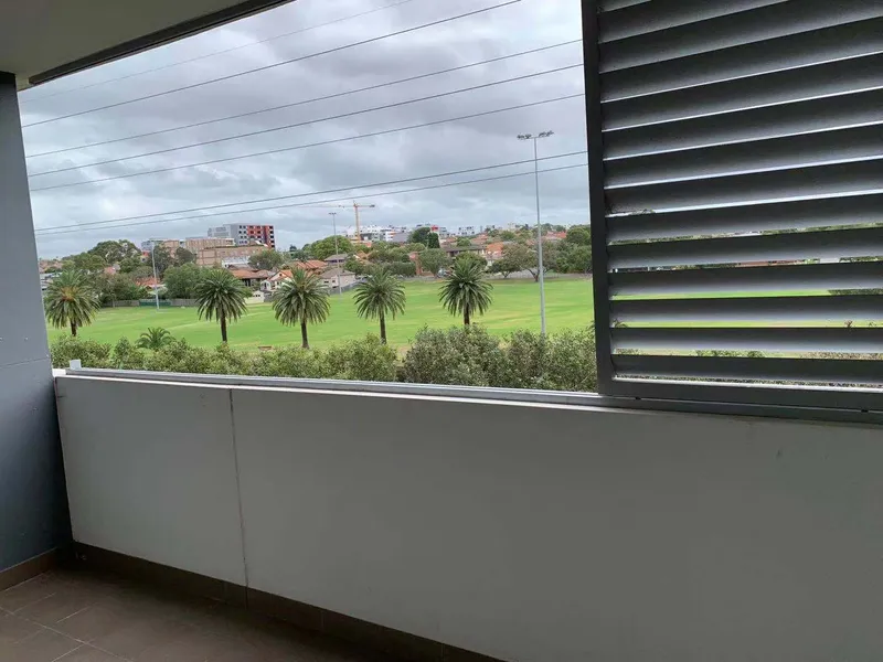 2 bedrooms and 2.5 bathrooms split level apartment available now