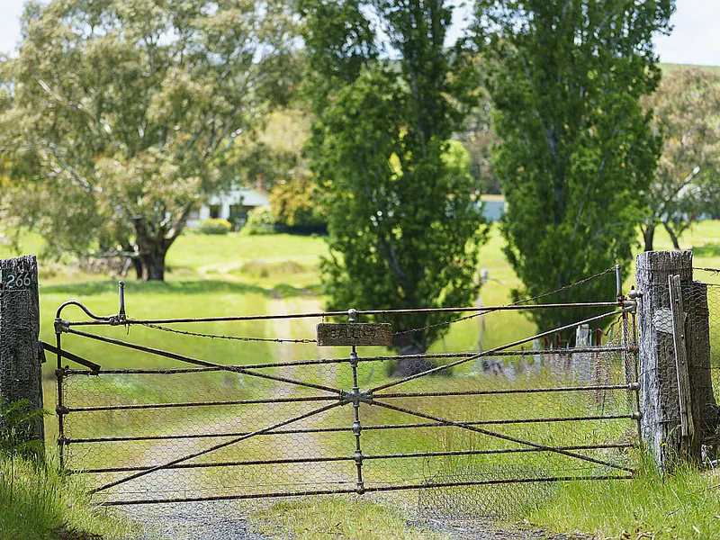 Explore The Rolling Hills Of 'Baynton' & 'Glenhope'