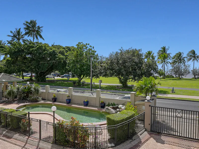 PREPARE TO BE WOW'ED! FANTASTIC ESPLANADE APARTMENT