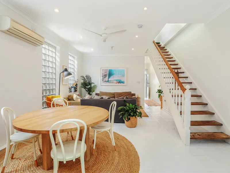 A Beachside Haven Of Style And Substance, 550m To Bronte Beach & 400m To Bronte Public School