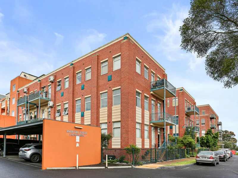 Stunning Historical Apartment with Modern Features!