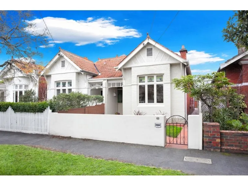 Sunny 3BR renovated Edwardian House. Pet friendly. Short lease possible.