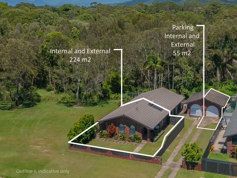 Fantastic, Single Level Duplex - 600m level walk to beach with loads of potential!