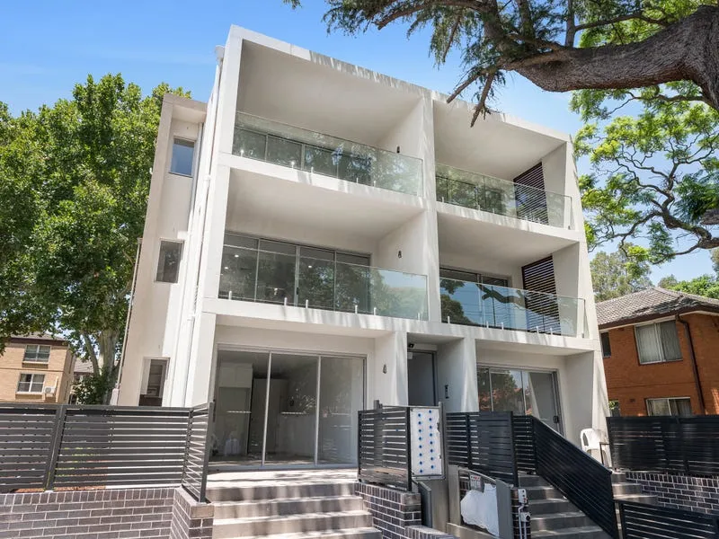 TOP FLOOR ULTRA MODERN APARTMENT