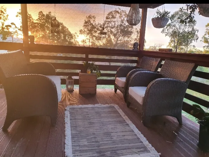 2 B/ROOM HOUSE ON 5.5 ACRES & LARGE DAM