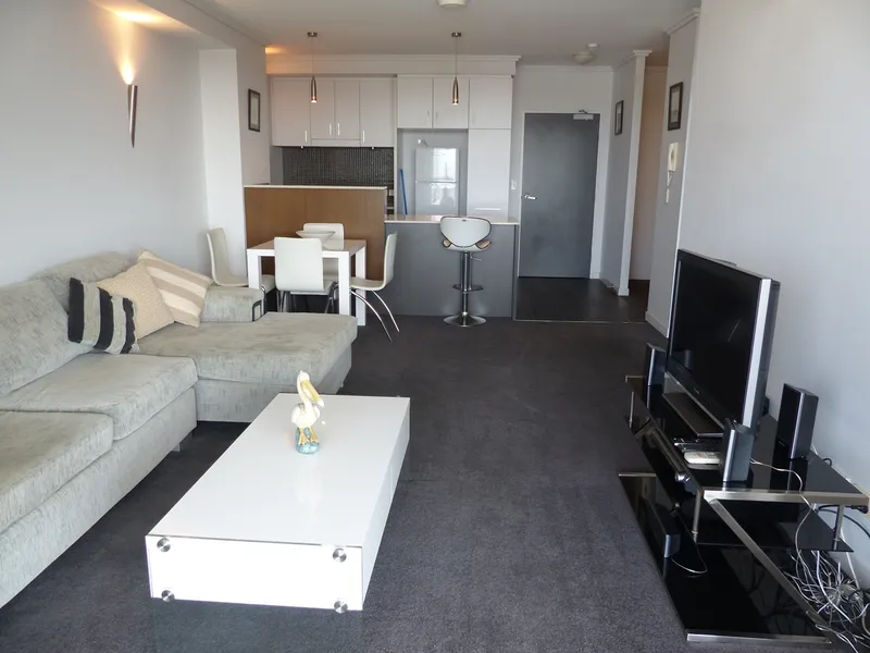 Furnished 1 bedroom apartment + a study in the centre of Portside