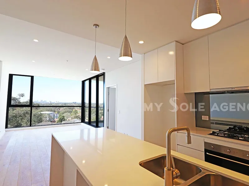 Luxury Living in Central Epping with Spectacular Views
