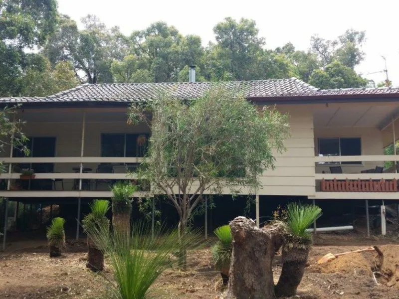 Live Amongst the Elite