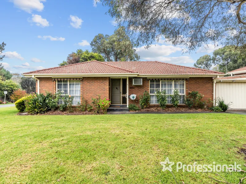 EASY CARE UNIT WITH BIG BACKYARD 
