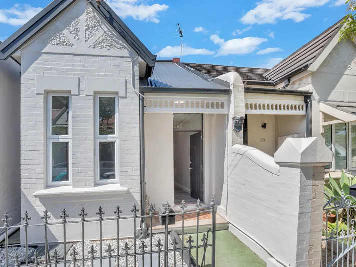 A Family Home Of Superb Space And Convenience - Pets Friendly