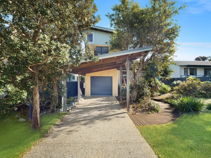 Beautiful home with studio a stroll from the beach