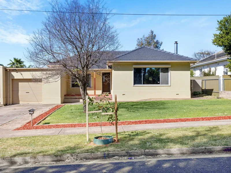 Family Entertainer in Excellent Location!