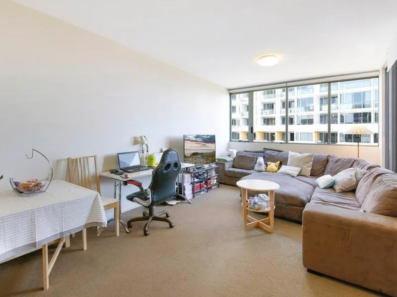 Open plan spacious 1 bedroom apartment