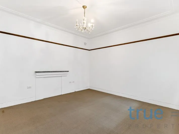 CHARMING ART DECO GARDEN STYLE APARTMENT/HOME WITH PERIOD FEATURES RETAINED AND MODERN UPDATES