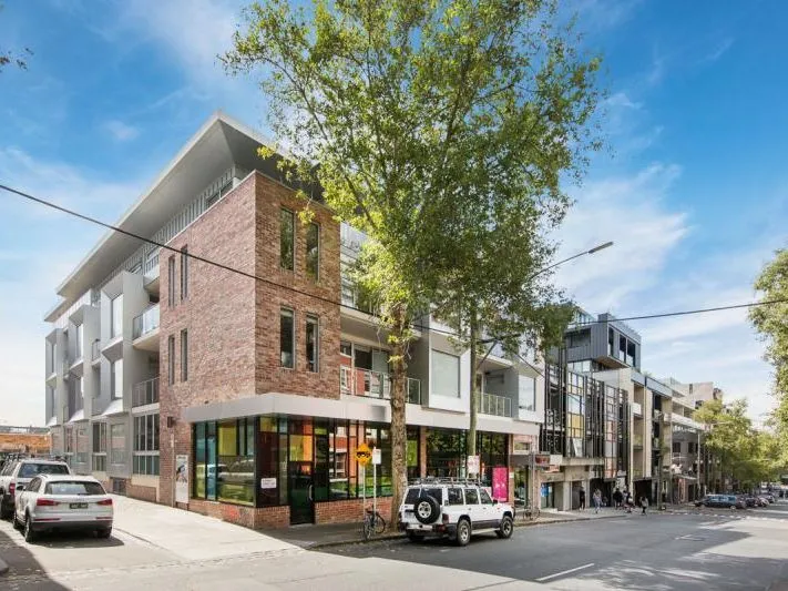 NEAR NEW ONE BEDROOM IN TRENDY COLLINGWOOD