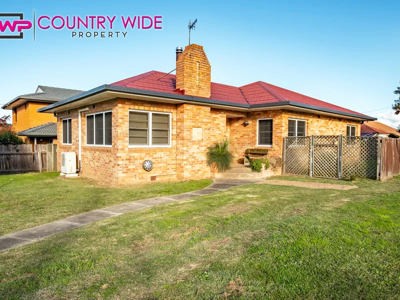 3 Bedroom, Brick Family home, close to town.