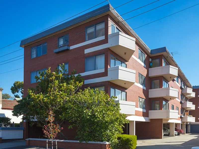 Low Maintenance Living In Princes Hill Location