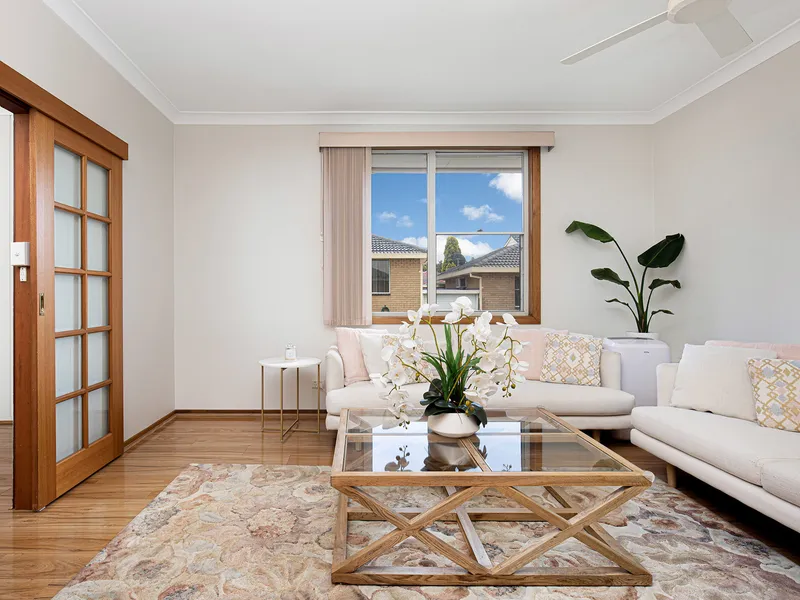 BRIGHT EASYCARE FRONT VILLA IN SOUGHT AFTER STREET