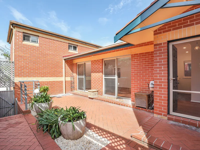 Perfectly Positioned Waverley Home - Moments To Local Shops & Beaches