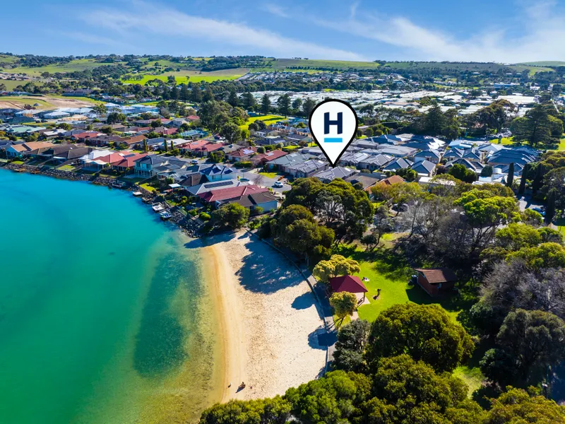 Low Maintenance Living, Metres to the Lake & Cafe