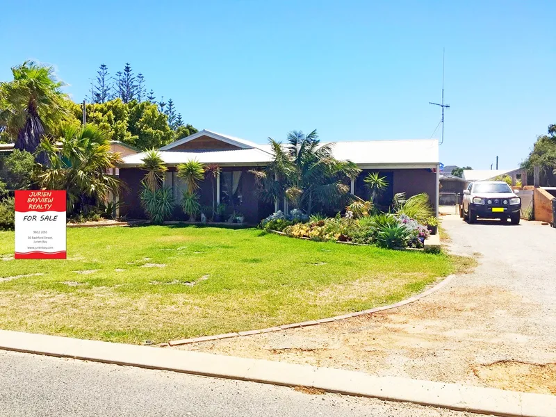 LARGE FAMILY HOME, GREAT LOCATION, 1,214SQM BLOCK, BELOW GROUND POOL