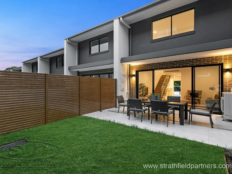 Brand New designer townhouse with city skyline views