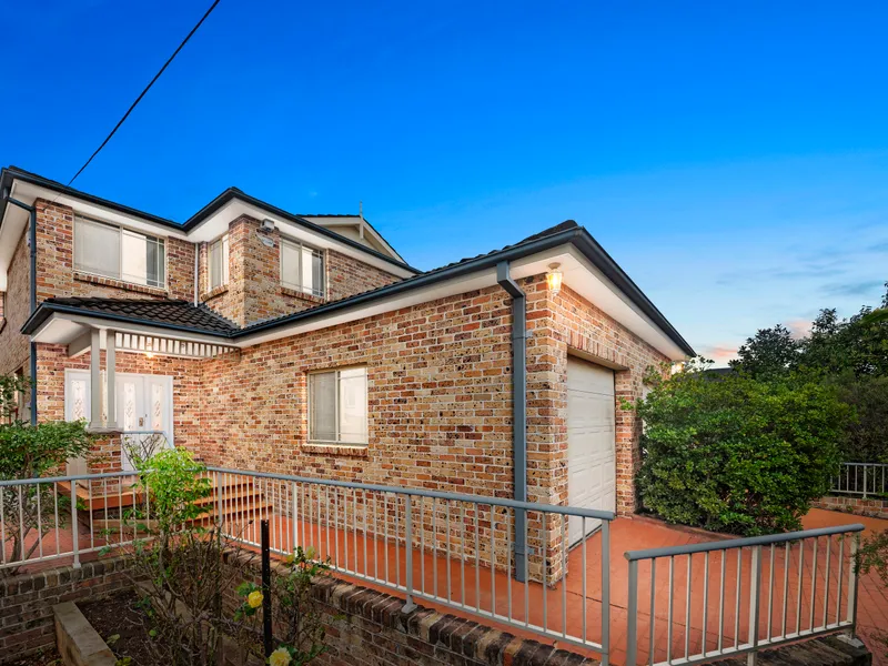 BIG, BOLD AND BEAUTIFUL - OPEN TO VIEW WED 31/03/2021 4.30-5PM